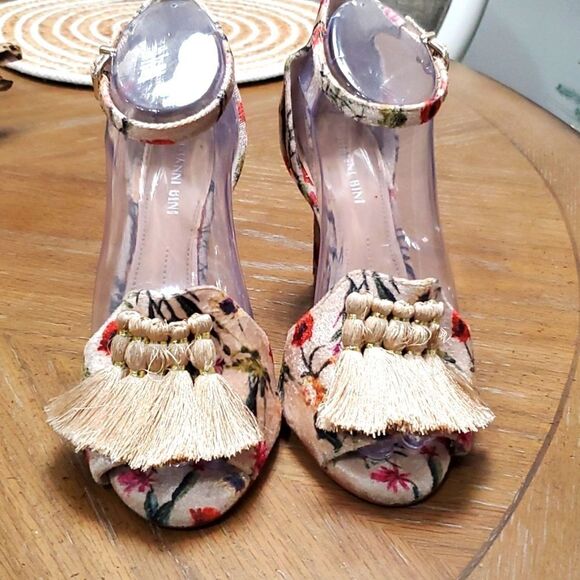 Gianni Bini Tan Huh heels, Floral pattern, Tan tassels, 4 inches, Size 6.5 - Picture 2 of 11